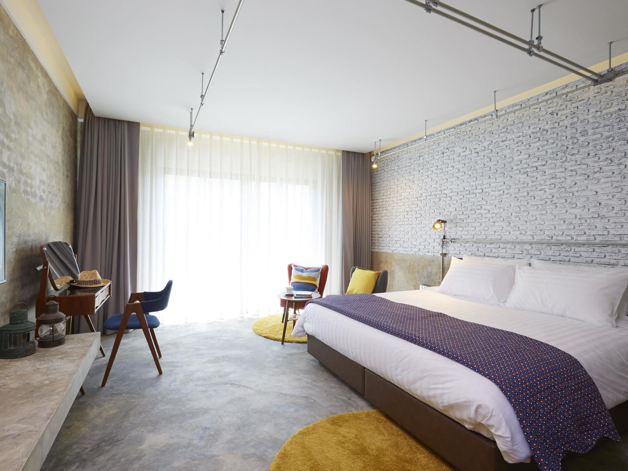 The Restro Hotel Hua Hin Bagian luar foto