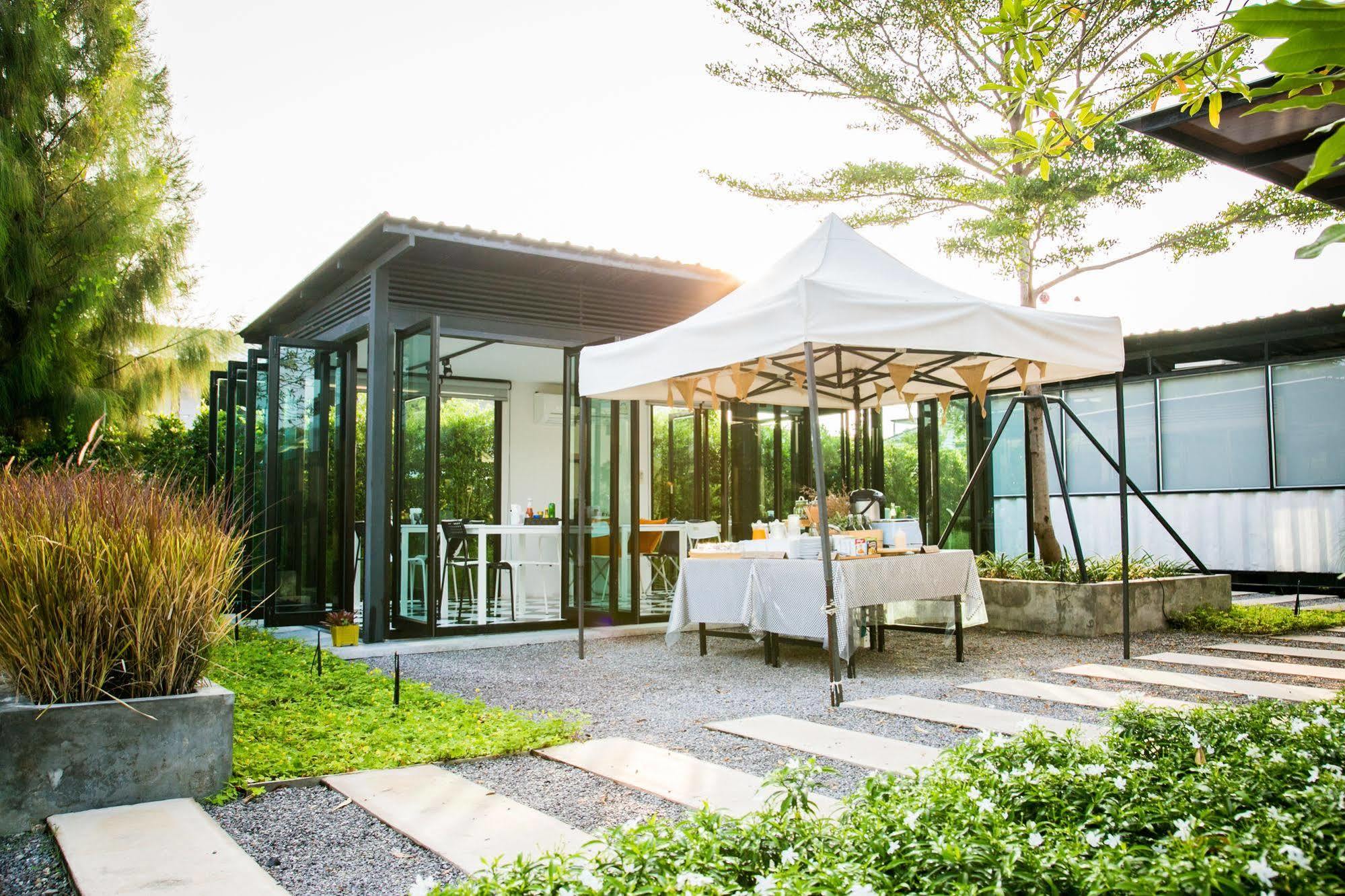 The Restro Hotel Hua Hin Bagian luar foto